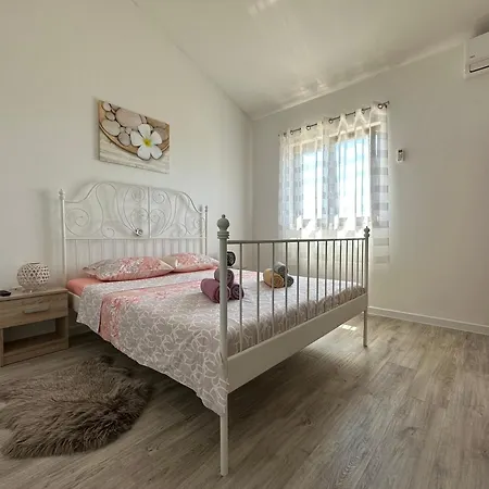Mateo Holiday home Kastelir
